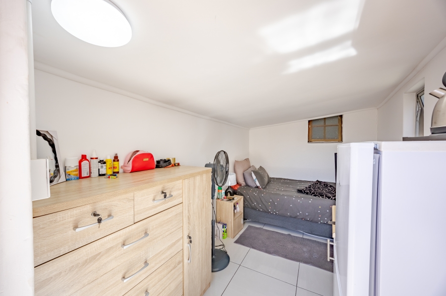 5 Bedroom Property for Sale in Bothasig Western Cape